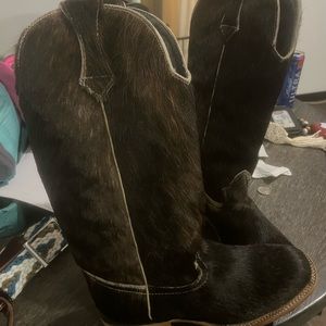 Adorable cowhide boots, worn twice. Women’s size 8!